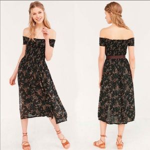 Kimchi Blue Floral Smocked Dress Size Medium